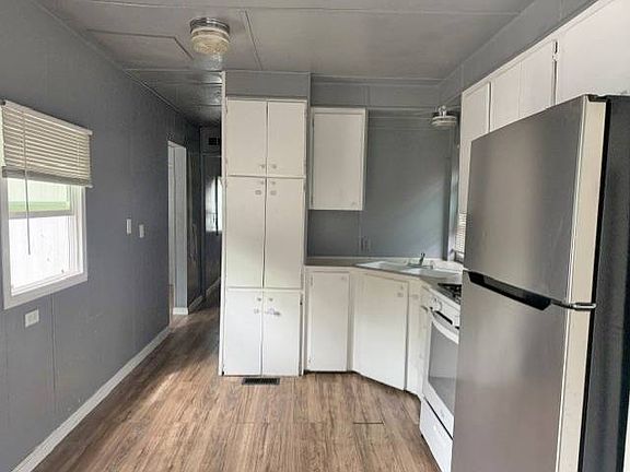 3rd image of 3630 Country Club Dr Space 1