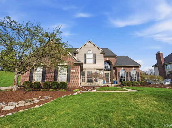 13982 Pleasant View Ct, Plymouth, MI 48170