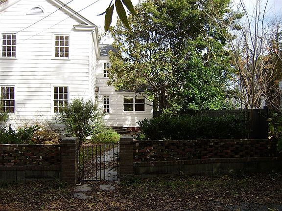 6 Shaftsbury Ln