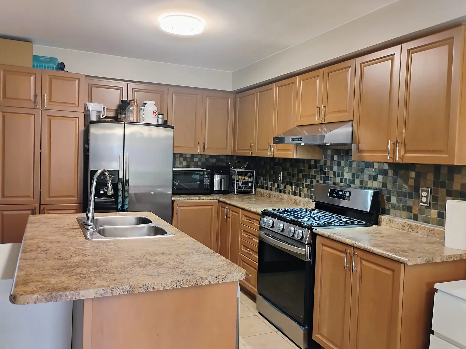 3 bed, 3.5 bath, 1500 sqft, $3,400 — Photo 1
