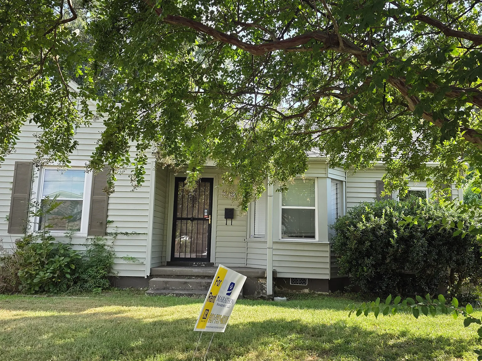 Charming 2-Bedroom, 1-Bathroom Home — Photo 1
