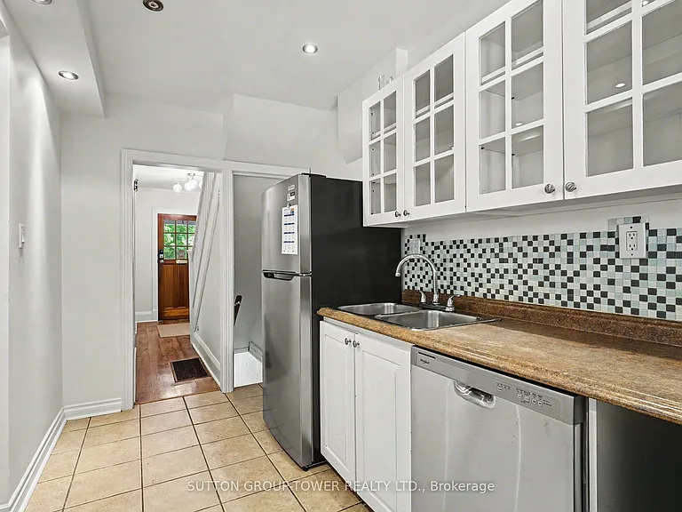 118 Castlefield Ave — Photo 14