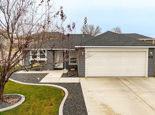 6101 Turf Paradise Dr, Pasco, WA 99301