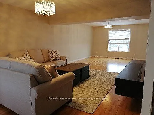 22 Clairfields Dr W #MAIN — Photo 12