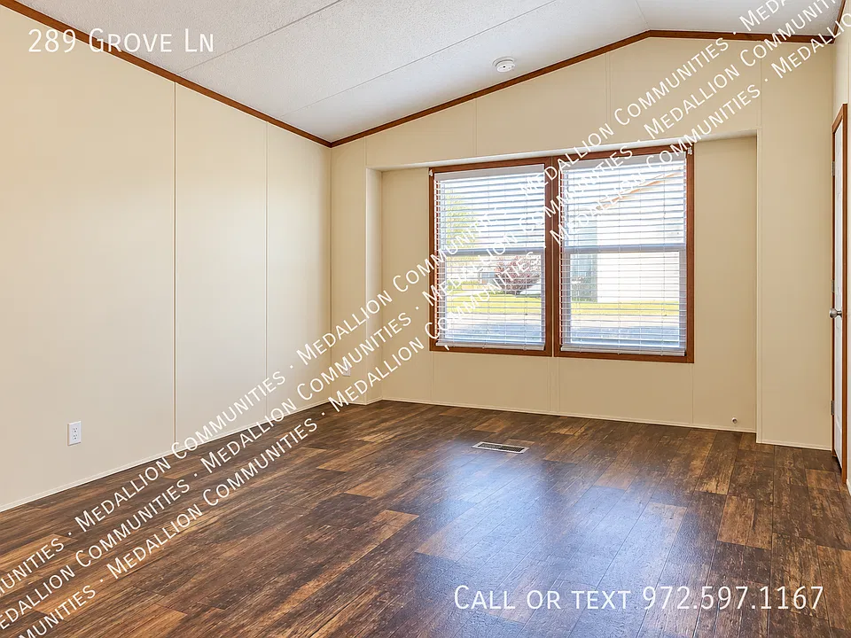 289 Grove Ln