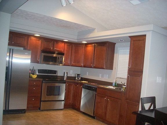 Cherry kitchen/stainless 