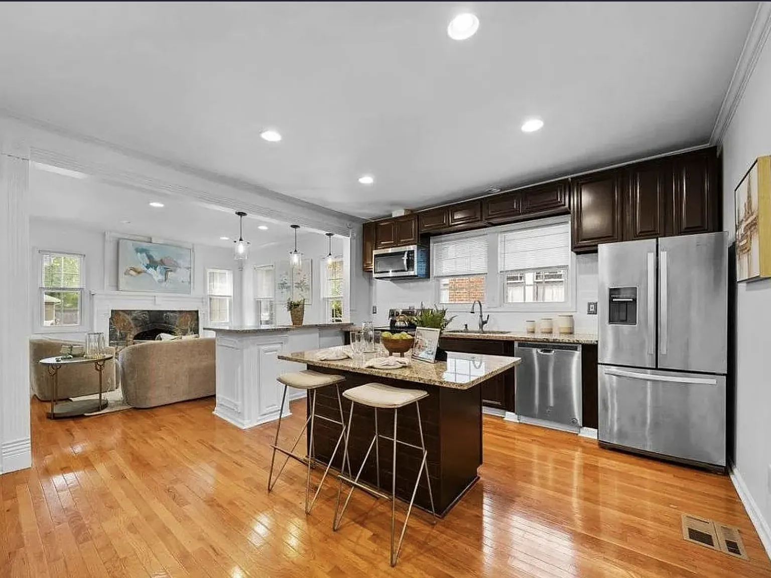 4 bed, 1570 sqft, $3,900 — Photo 4