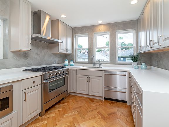 4th image of 1928 N Oak Park Ave