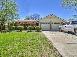 216 E Blossom Dr, Midwest City, OK 73110