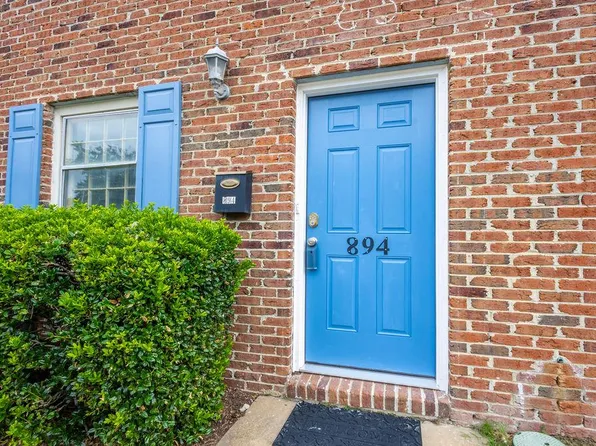 894 Elizabeth Ct, Virginia Beach, VA 23451