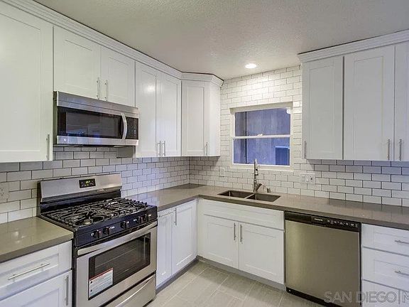 5th image of 3814 Merivale Ave
