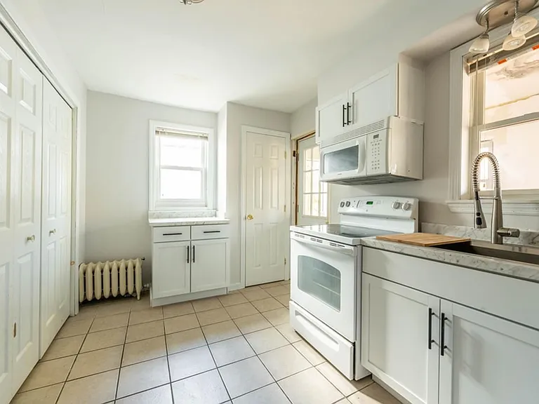 357 Reynolds Ave — Photo 5