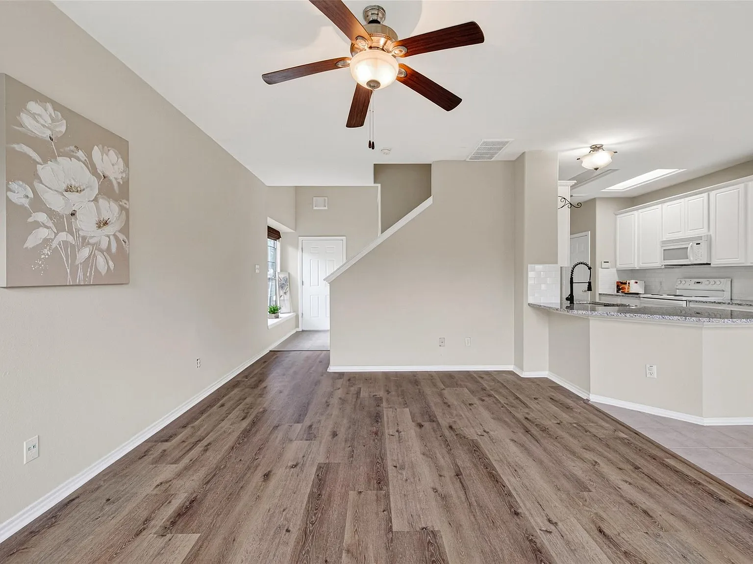 3 bed, 2.5 bath, 1587 sqft, $1,995 — Photo 4