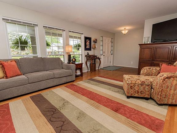 5th image of 9014 Laurel Crest Dr