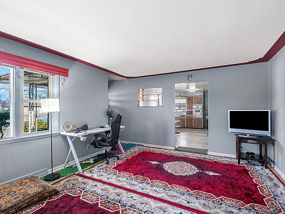 5th image of 1408 Meadowlane Dr SE