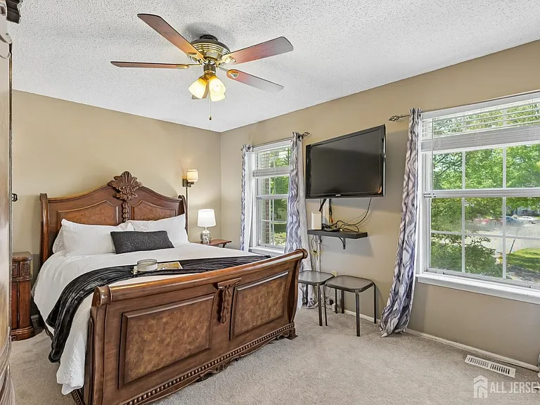 79-79 Chelsea Ct — Photo 22