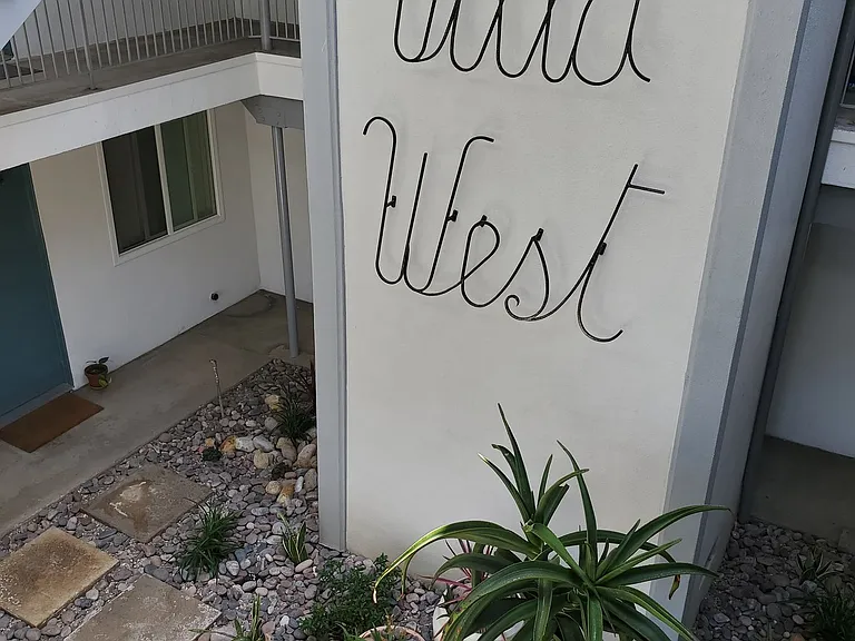 3025 Newell St — Photo 3