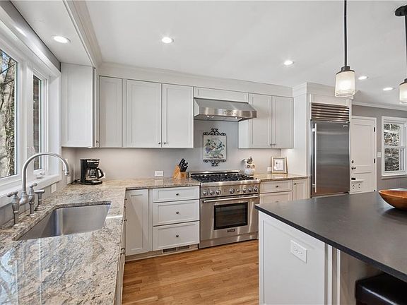 4th image of 3280 Foxwood Trl SE