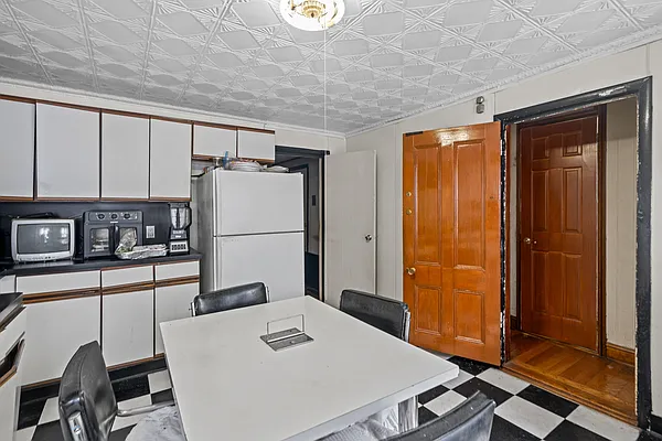 Sold by Jaymore Realty LLC | media 21