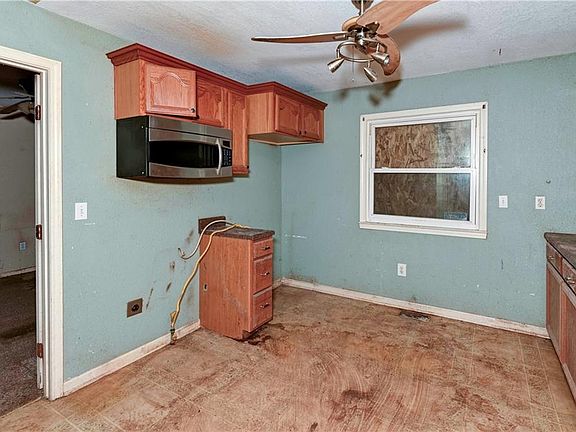 5th image of 5017 Lathrop Ave
