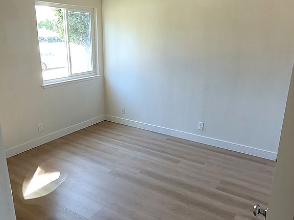 4th image of 775 E Duane Ave #4