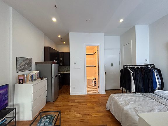 2nd image of 336 Jefferson Ave #7