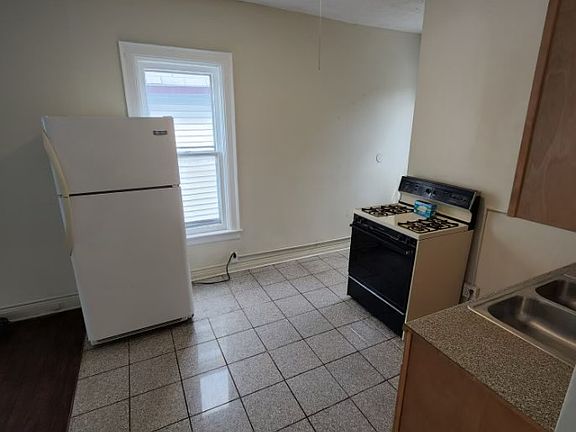 4th image of 39 Glendale Pl #2