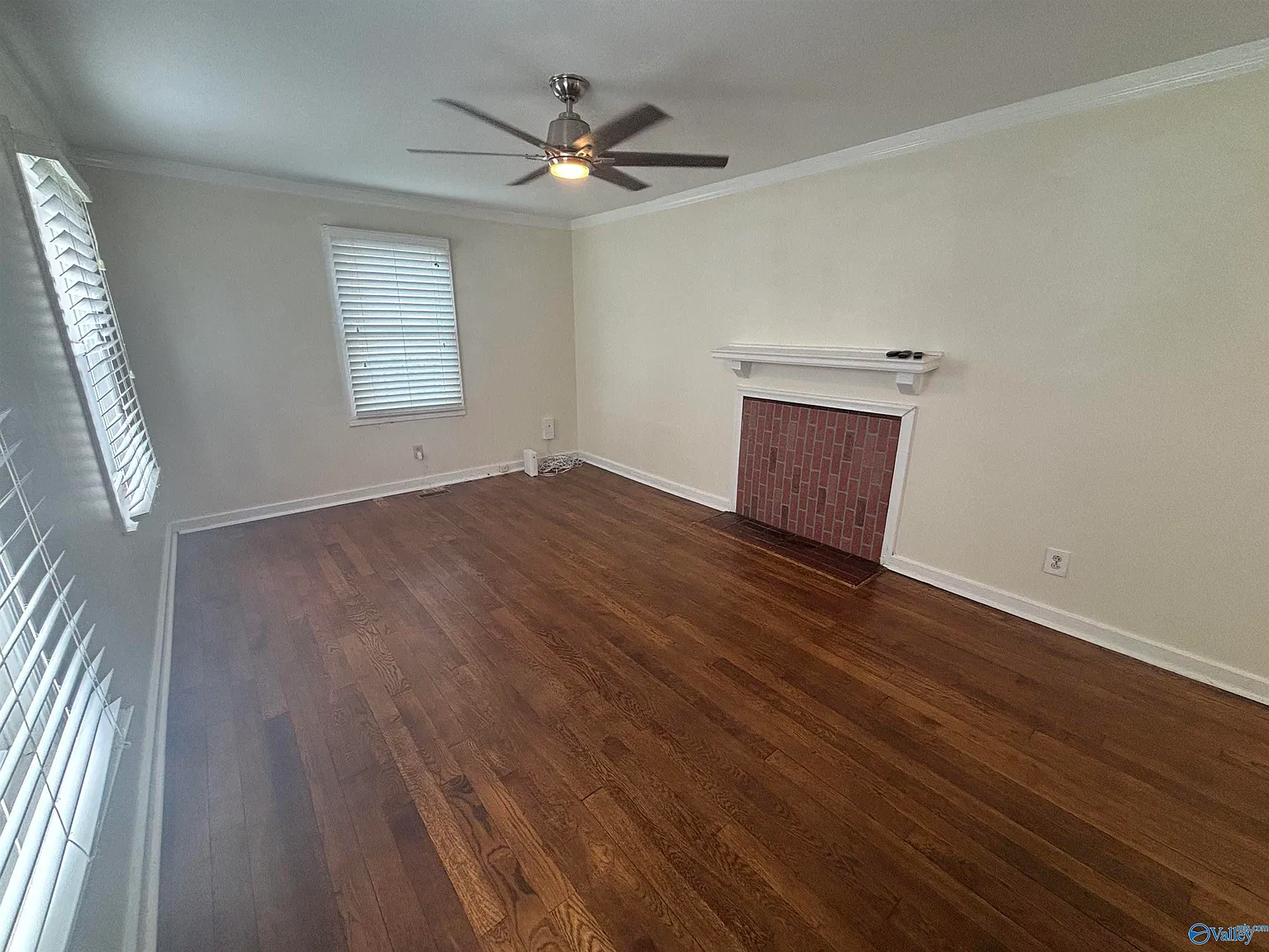 2 bed, 1.0 bath, 986 sqft, $1,200 — Photo 2