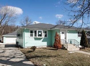 670 Eastview St, Elgin, IL 60120