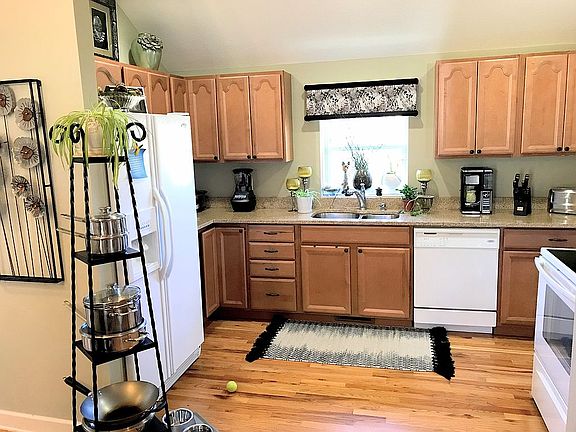 Lots of cabinet storage