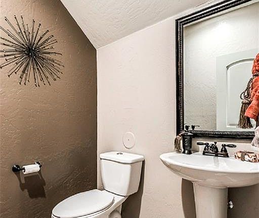3rd image of 112 N Manzanita Dr
