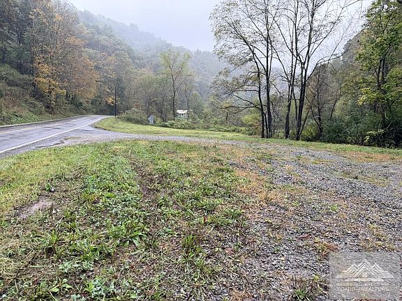 5th image of 1569 Crane Creek Rd