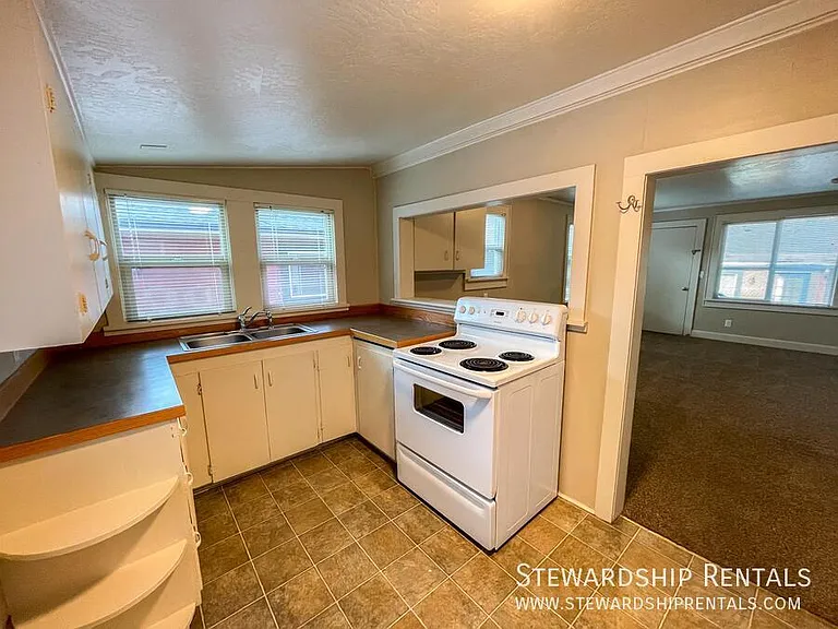 942 E 18th Ave #15 — Photo 5
