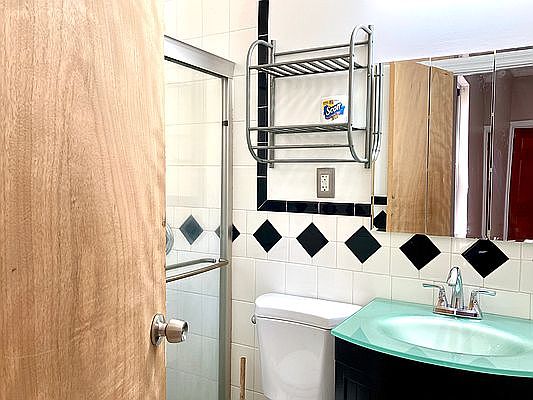 5th image of 186 Saint Nicholas Ave #3