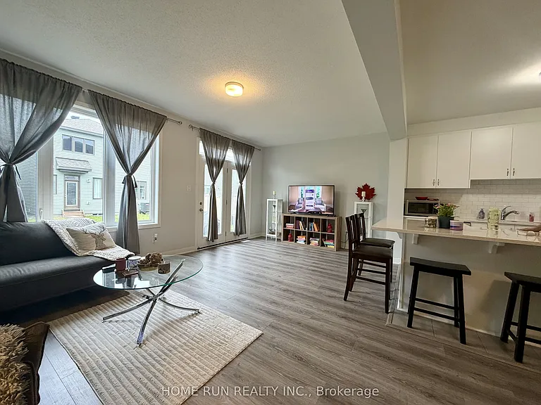 216 Billrian Cres — Photo 2