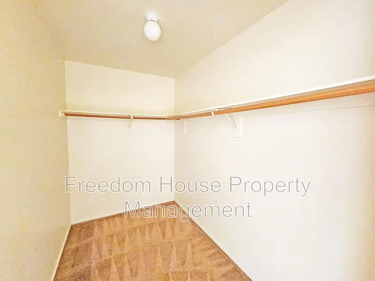 1850 Pershing Ave — Photo 16