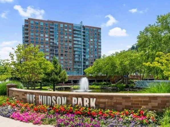 317 Hudson Park #317, Edgewater, NJ 07020