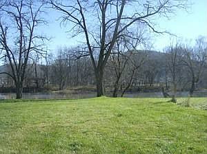 3rd image of 901 Seneca Trl S