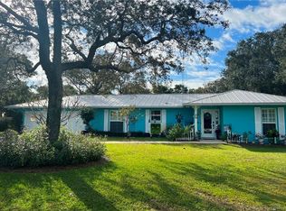 910 SE Weir St, Stuart, FL 34994