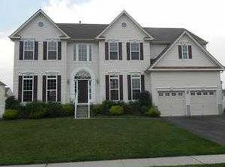 4 Dudley Dr, Burlington, NJ 08016