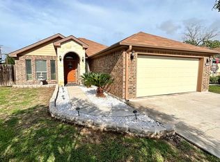 109 S 3rd St, Skidmore, TX 78389