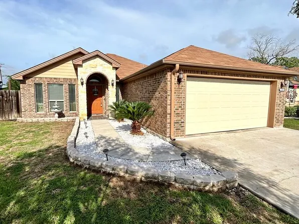 109 S Third St., Skidmore 78389