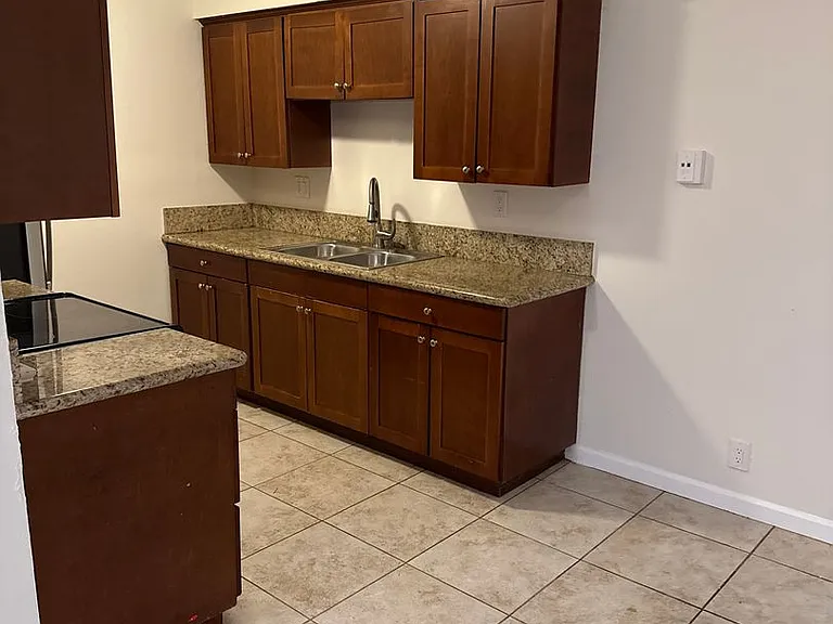411 Emerald Ave — Photo 4
