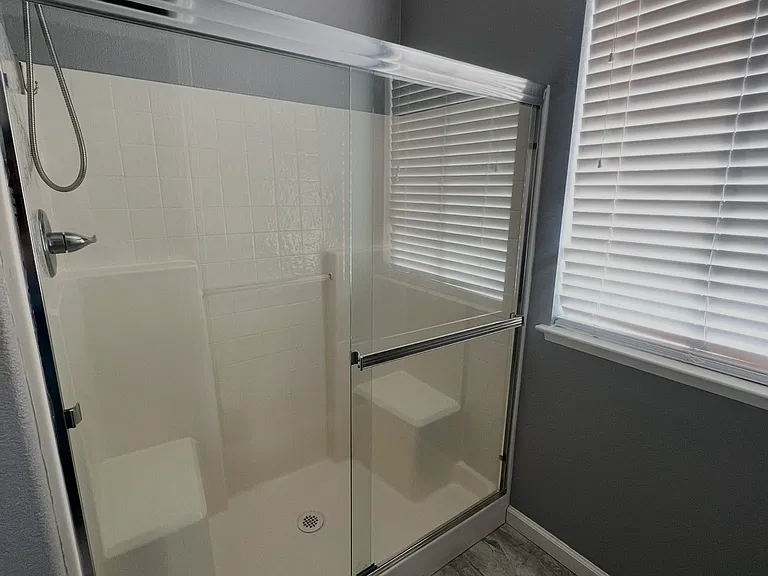1332 Greenbrier Dr — Photo 23