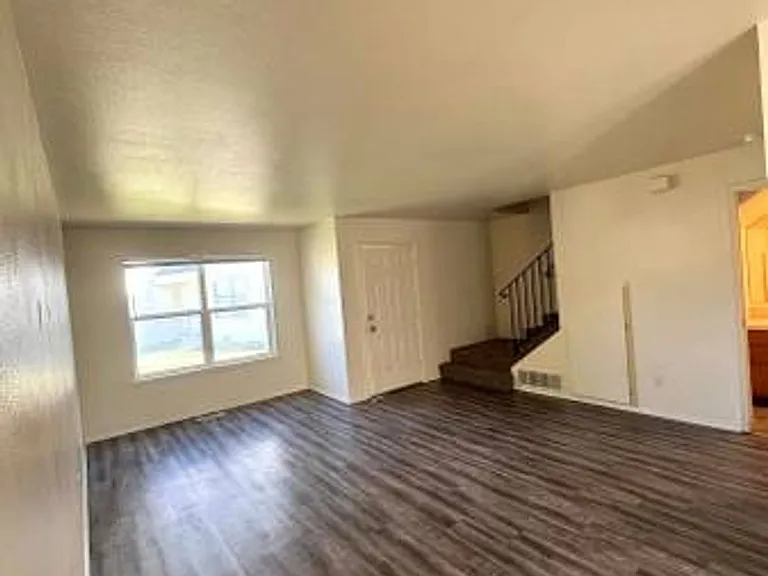 1120 S Fern St — Photo 4