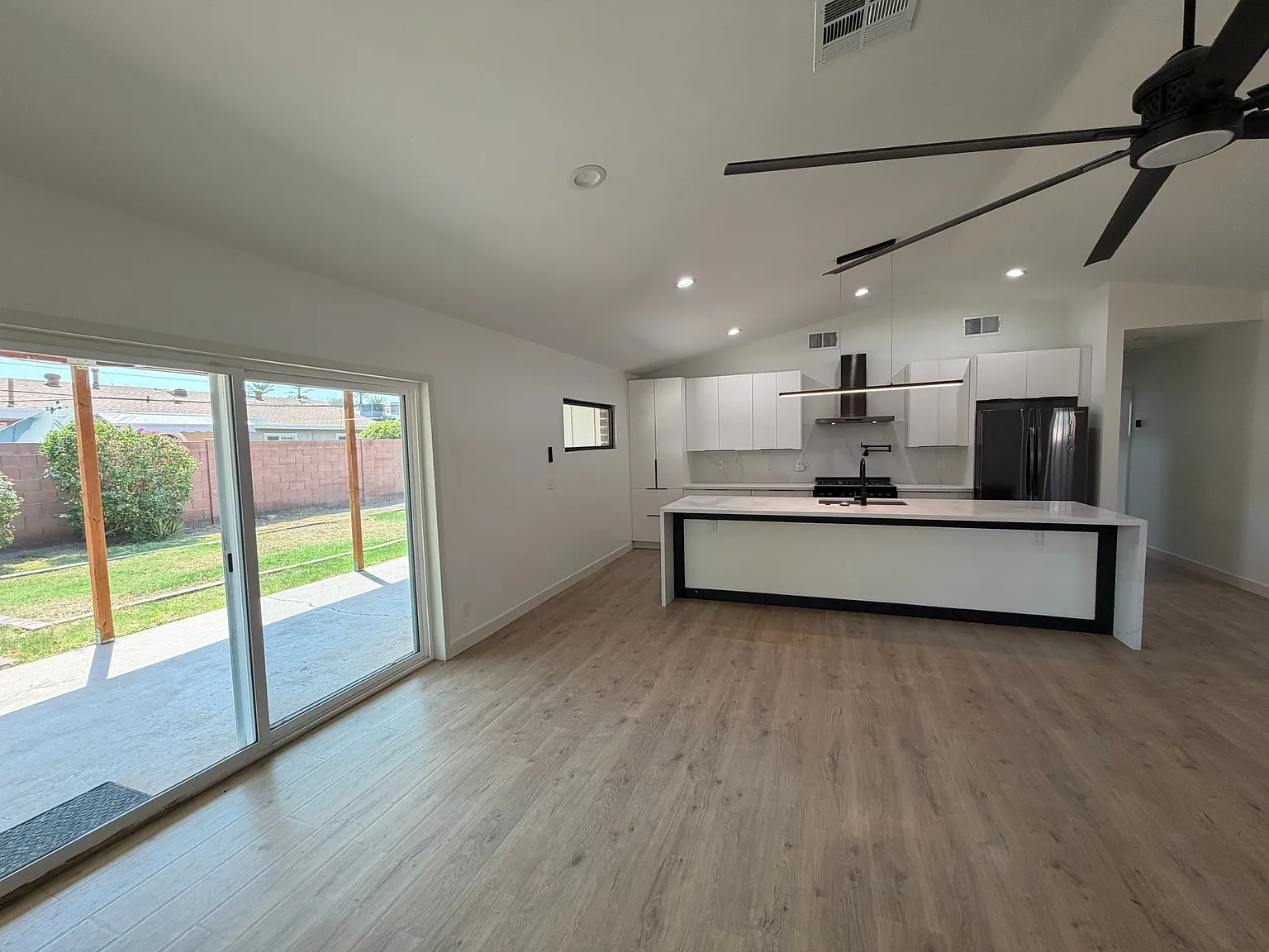 3 bed, 1560 sqft, $3,200 — Photo 2