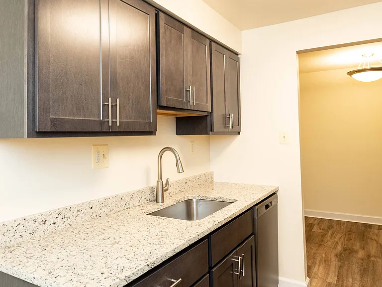 Seminary Roundtop Apartments — Photo 4