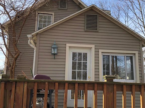 3rd image of 2315 Fernwood Ave