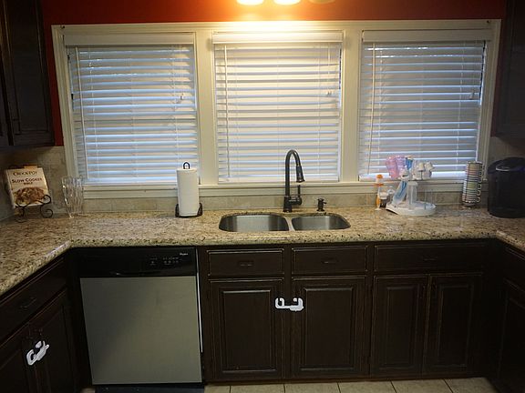 4th image of 308 Jefferson Dr