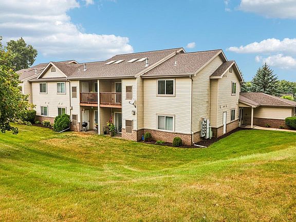 2nd image of 842 Evergreen DRIVE #1